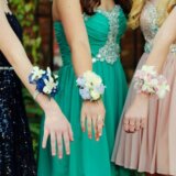 Ljudi se sami javljaju da poklone haljine, sandale, muška odela i obuću: Subotičani ponovo humani prema maturantima 14