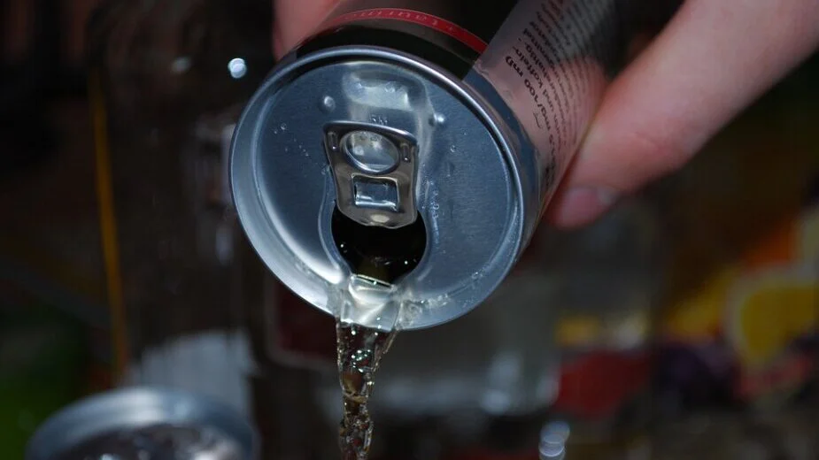 energetska pića "Jedna limenka kao tri espresa": Kardiolog sa Instituta "Dedinje" objašnjava zašto energetska pića sve češće izazivaju infarkte kod mladih 2