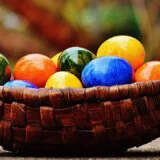 Trikovi za farbanje jaja: Zašto je kašičica soli ključan sastojak i kako da sprečite pucanje 10