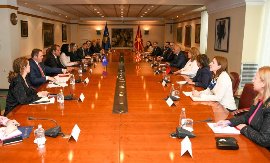 Premijer S.Makedonije na sastanku s predsednicom Kosova pozvao Beograd i Prištinu na dijalog 1