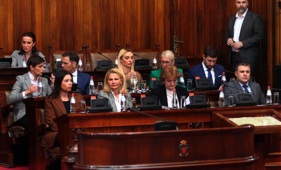 Ministarke u Skupštini Srbije o porodilištima, kadrovskim rešenjima, pomoći majkama, udžbenicima 1