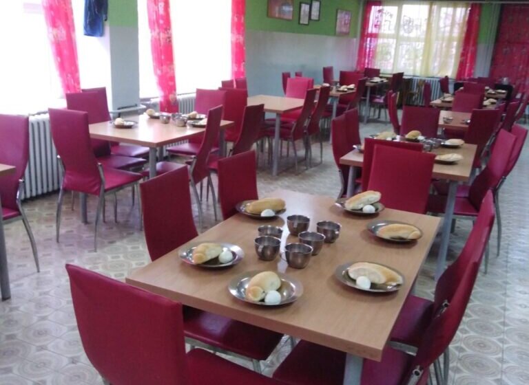 Trećina banane za užinu ili "fotomontaža" grupice zaposlenih - šta jedu deca u niškim vrtićima? 1