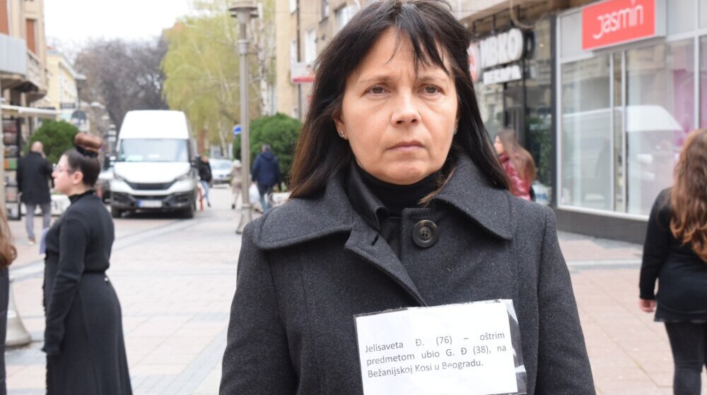 Performans “Žensko groblje” u centru Niša: Od početka godine u Srbiji ubijeno deset žena u porodično-partnerskom nasilju 1