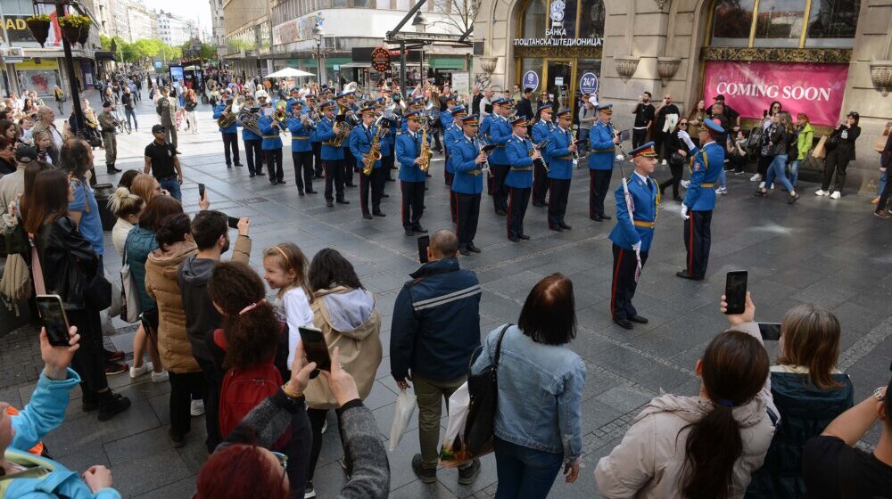 Orkestar Garde prodefilovao Knez Mihailovom povodom Dana Vojske Srbije 1