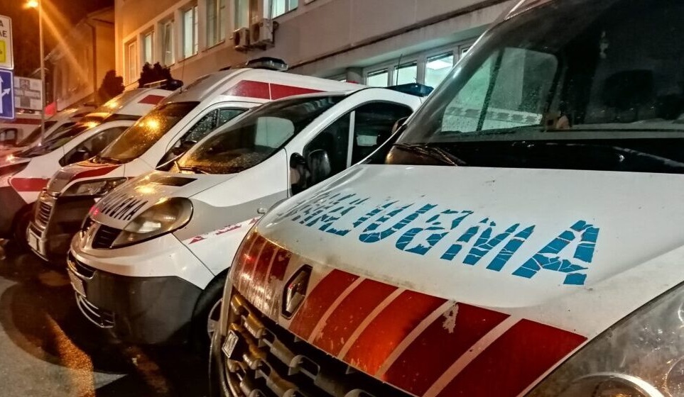 Povređeni lekar i vozač beogradske Hitne pomoći, napadnuti bejzbol palicama 1