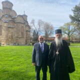 Hovenijer sa vladikom Teodosijem u Gračanici: Incident paljevine crkve u Prizrenu zabrinjavajuć, vlast da istraži 2