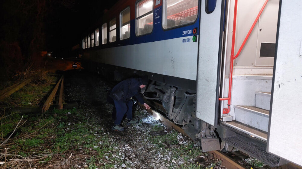 Ispao voz iz šina u Zaječaru: Putnici nepovređeni, a sve se desilo 100 metara od glavne stanice 1