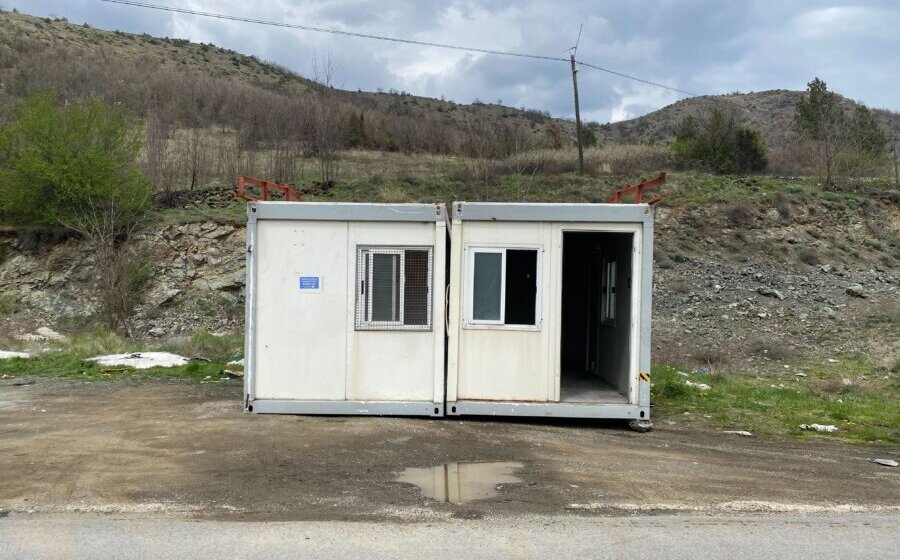 Počelo postavljanje kontejnera za biračke centre na izborima na severu Kosova 1