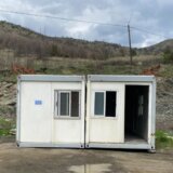 Počelo postavljanje kontejnera za biračke centre na izborima na severu Kosova 3