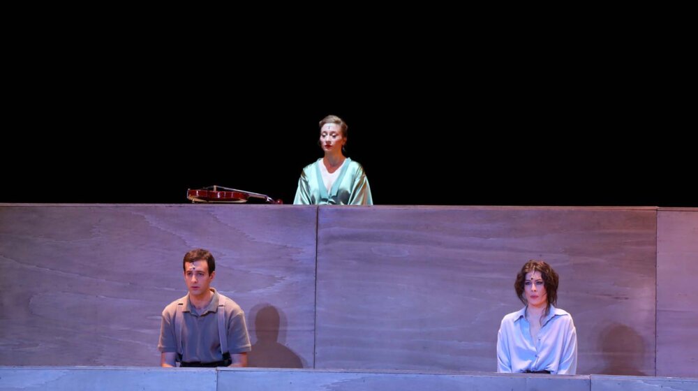 "Očevi i oci" i "Kišni dan u Gurliču" najbolji na Sterijinom pozorju: Nagrade 69. pozorišnog festivala posvećenog domaćem dramskom tekstu 1