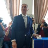 Đukanović izašao na glasanje i najavio povratak Crne Gore na evropski put razvoja 4