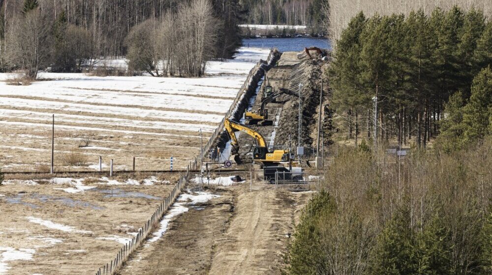 Finska pokazala prvi deo ograde na granici sa Rusijom 1