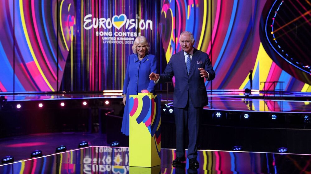 Kralj Čarls sa suprugom Kamilom predstavio scenu Evrovizije, a kraljici se naročito dopala scenografija za nastup Luka Bleka 1