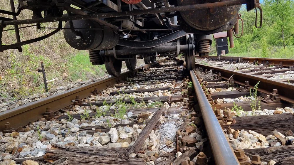 “Mislio sam da je zemljotres, sve se treslo”: Meštanin sela u kom su jutros iskliznule cisterne sa sumpornom kiselinom 5