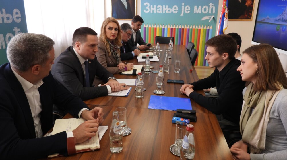 Šta je dogovoreno o državnoj maturi na sastanku srednjoškolaca i ministra Branka Ružića? 1