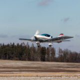Srušio se sportski avion u Londonu, pao u šumu, muškarac i žena povređeni 7