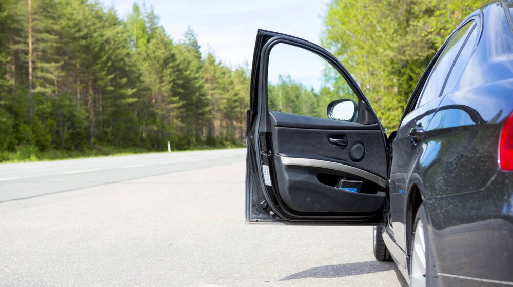 Da li znate čemu služi čep na vratima vašeg automobila? 1