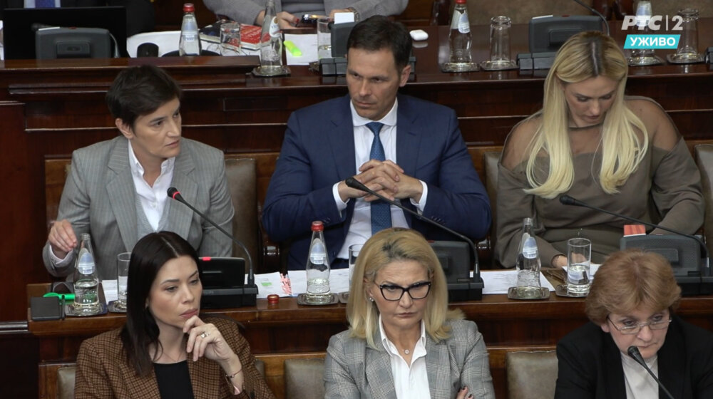 Ko se brine o rudarima, EPS-u, ko preti prstom...: Rasprava u Skupštini Srbije premijerke i poslanika NDB 1
