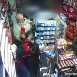 Kupac napao prodavačicu u naselju Nova Galenika, policija traga za počiniocem 4