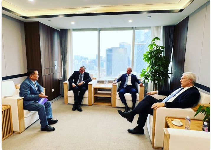 Bivši predsednik Srbije u Pekingu u ime organizacije čiji su članovi Klinton, Šreder, Prodi... 1