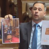 "Da li je Dubravka Đedović od ministarske plate kupila torbu od 8.000 švajcarskih franaka": Pitanje poslanika Aleksića 3