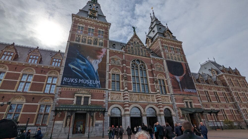 Vodimo vas kroz rasprodatu izložbu Johanesa Vermera u Amsterdamu 1