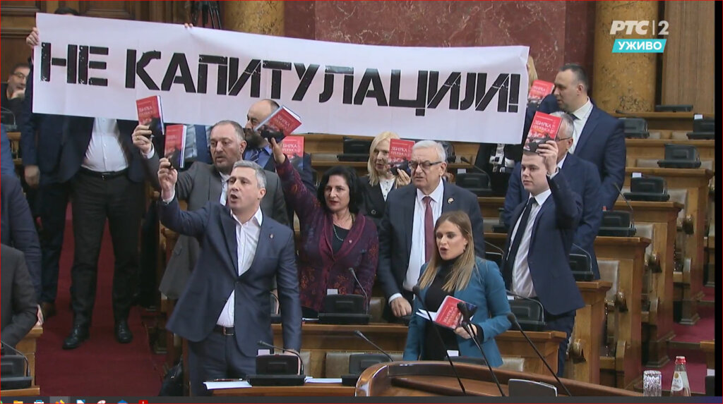 "Od Vučićevih kontradikcija boli glava": Škeljzen Malići o izjavi predsednika da će Kosovo biti u Srbiji i nakon okončanja njegovog mandata 4 "Od Vučićevih kontradikcija boli glava": Škeljzen Malići o izjavi predsednika da će Kosovo biti u Srbiji i nakon okončanja njegovog mandata 4