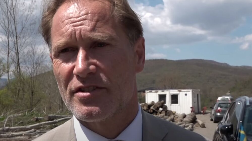 Ambasador Švedske prilikom obilaska izbornog mesta u Leposaviću: Važno je učestvovati 1