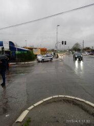 (FOTO) "Do danas nismo dobili nijedan odgovor": U Krnjači blokiran Zrenjaninski put na protestu zbog kanalizacije 2