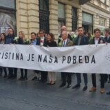 Građani uz transparent „Istina je naša pobeda“ odali počast ubijenom novinaru Slavku Ćuruviji (FOTO/VIDEO) 7