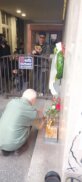 Građani uz transparent „Istina je naša pobeda“ odali počast ubijenom novinaru Slavku Ćuruviji (FOTO/VIDEO) 5
