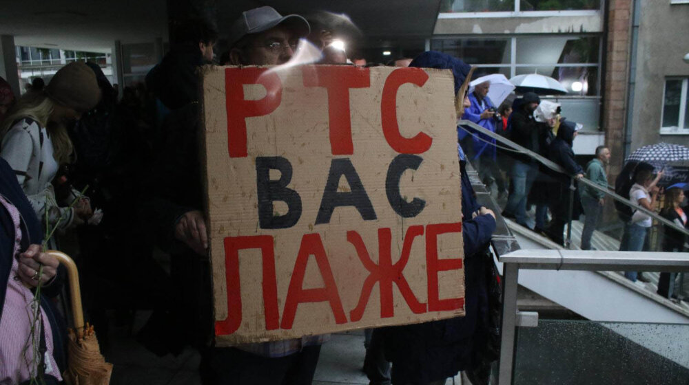 Građanski protesti okupili više ljudi od Vučićevog mitinga: Da li će morati da izvuče poslednju kartu? 1