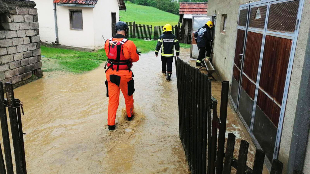 MUP evakuisao sedam osoba: Zbog obilnih padavina u Zapadnoj Srbiji proglašeno vanredno stanje 1