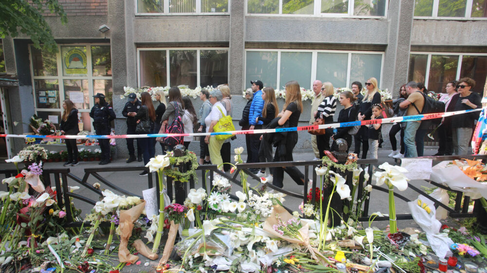 Otvoreni donatorski računi za podršku porodicama tragično nastradalih i povređenih u OŠ „Vladislav Ribnikar“ 1