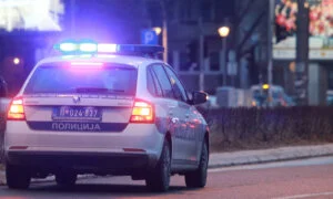 Kamion udario pešaka: Išao kolovozom jer trotoar nije očišćen od snega 18