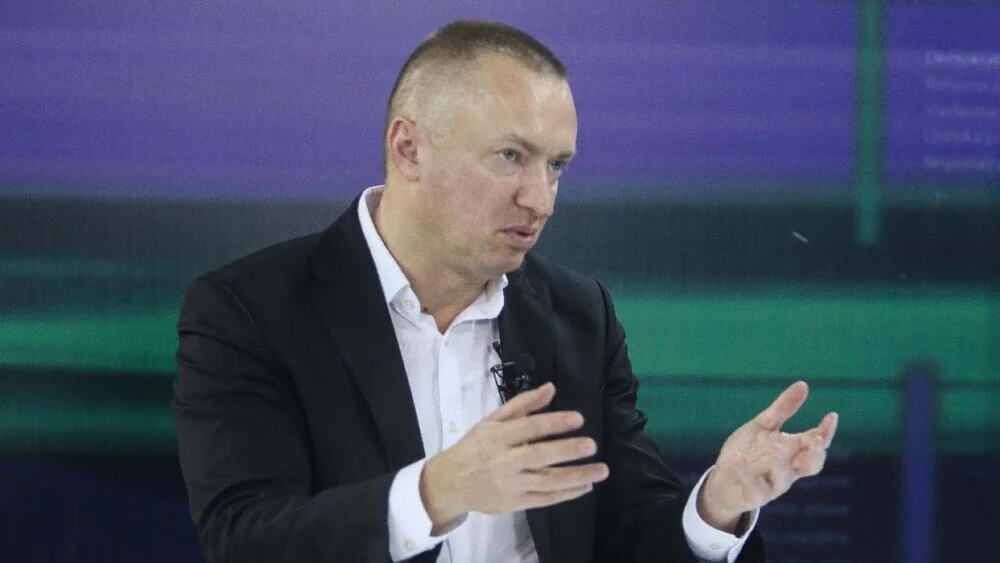 "Takve elemente ne treba olako odbaciti": Sagovornici Danasa o transparentu "Kosovo je Srbija" na meču u Bukureštu 2 "Takve elemente ne treba olako odbaciti": Sagovornici Danasa o transparentu "Kosovo je Srbija" na meču u Bukureštu 2