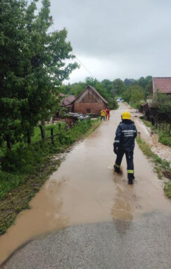 MUP evakuisao sedam osoba: Zbog obilnih padavina u Zapadnoj Srbiji proglašeno vanredno stanje 6