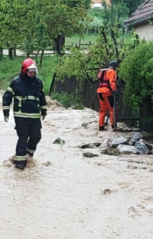 06 MUP evakuisao sedam osoba: Zbog obilnih padavina u Zapadnoj Srbiji proglašeno vanredno stanje 2