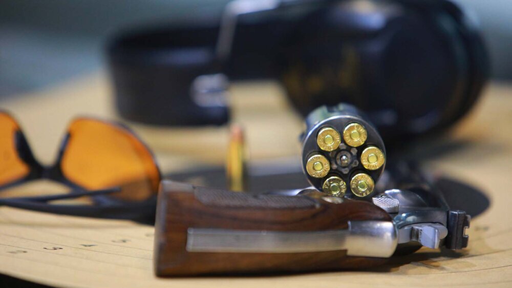 Novi Sad na ivici građanskog rata i metak zbog kojeg je mogao i zvanično da počne 6 OD DANAS PREDAJA NELEGALNOG ORUŽJA MUP-U BEZ POSLEDICA