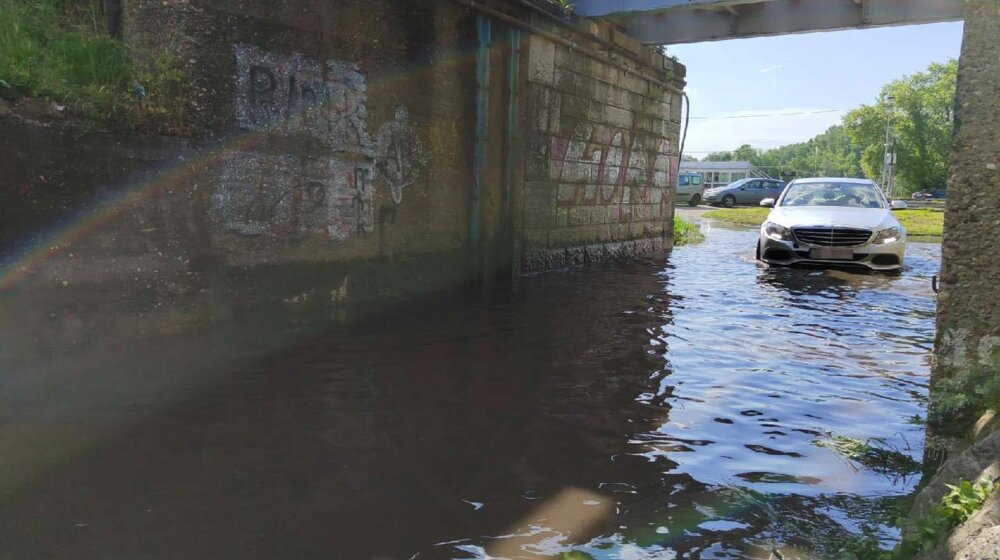 Novo lice Srbije: Možda Šapiću ne predstavlja problem plivanje po fekalijama, ali... 1