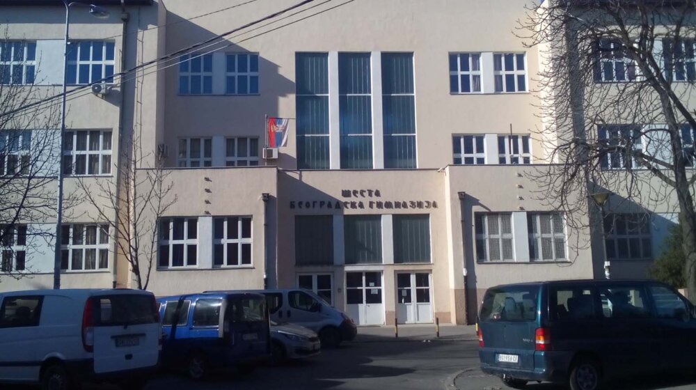 Forum beogradskih gimnazija: Predsedniku sindikata Šeste gimnazije ogreban automobil ispred škole 1