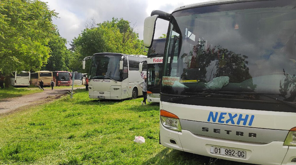 Dvadesetak autobusa iz Novog Pazara krenulo na miting SNS "Srbija nade" 1