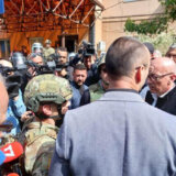 Potresna scena u Zvečanu: Sa ozvučenja odjekuje "Vila sa Košara" (VIDEO) 1