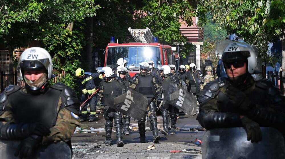 "Vučić u velikim problemima": Kako regionalni mediji pišu o sukobima na Kosovu? 1