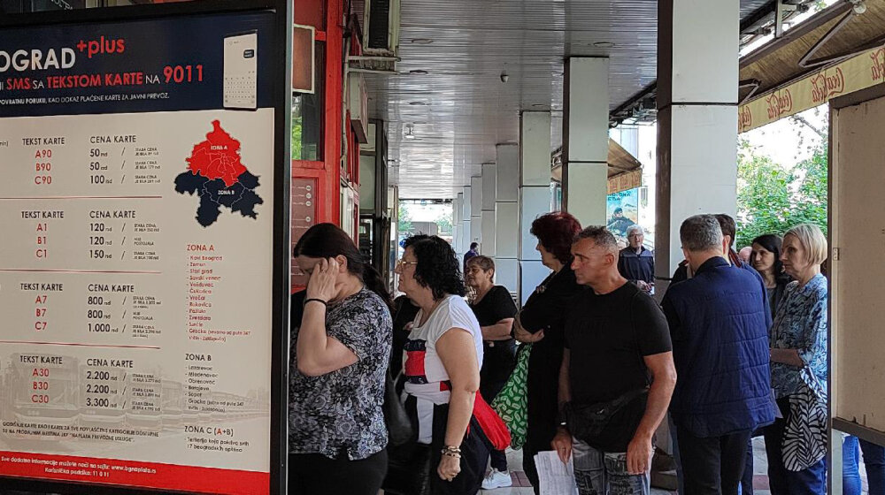 Kako i gde kupiti karte za javni prevoz: Gužve na prodajnim mestima i pored mogućnosti plaćanja SMS porukama 1