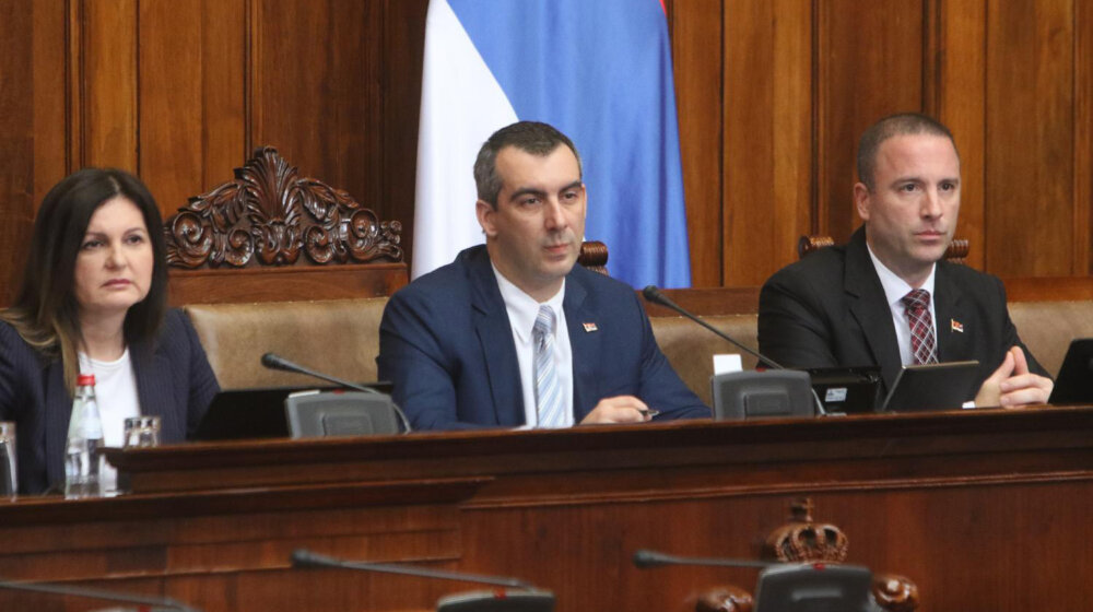 Doprinos podelama u Skupštini Srbije i omalovažavanju opozicije dao je i Vladimir Orlić 1