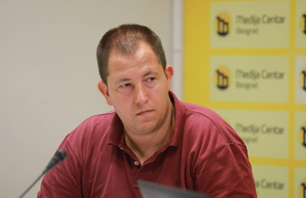 Parandilović ušao u Aleksićev klub iako ga je ranije napadao: Jesu li se građani navikli na nedoslednosti 2 Parandilović ušao u Aleksićev klub iako ga je ranije napadao: Jesu li se građani navikli na nedoslednosti 2