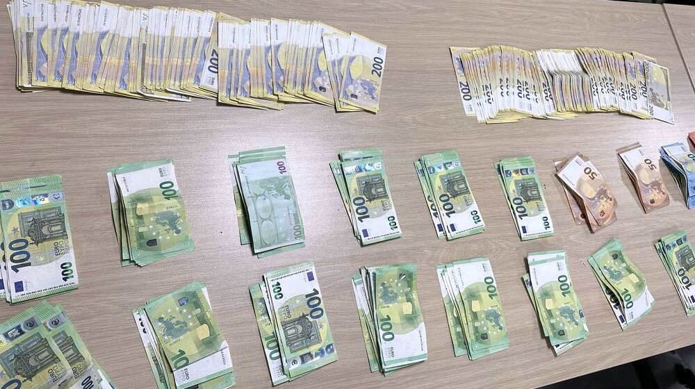 Uprava carina Srbije: Na Batrovcima sprečen ilegalni prenos 62.000 evra 1