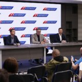 Od 27. maja vođstvo u SNS preuzima tročlano predsedništvo? 3