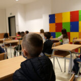 "Nespokojno. Tako roditelji u Srbiji opisuju osećaj dok šalju decu u školu": Dojče vele o povratku đaka u klupe 12